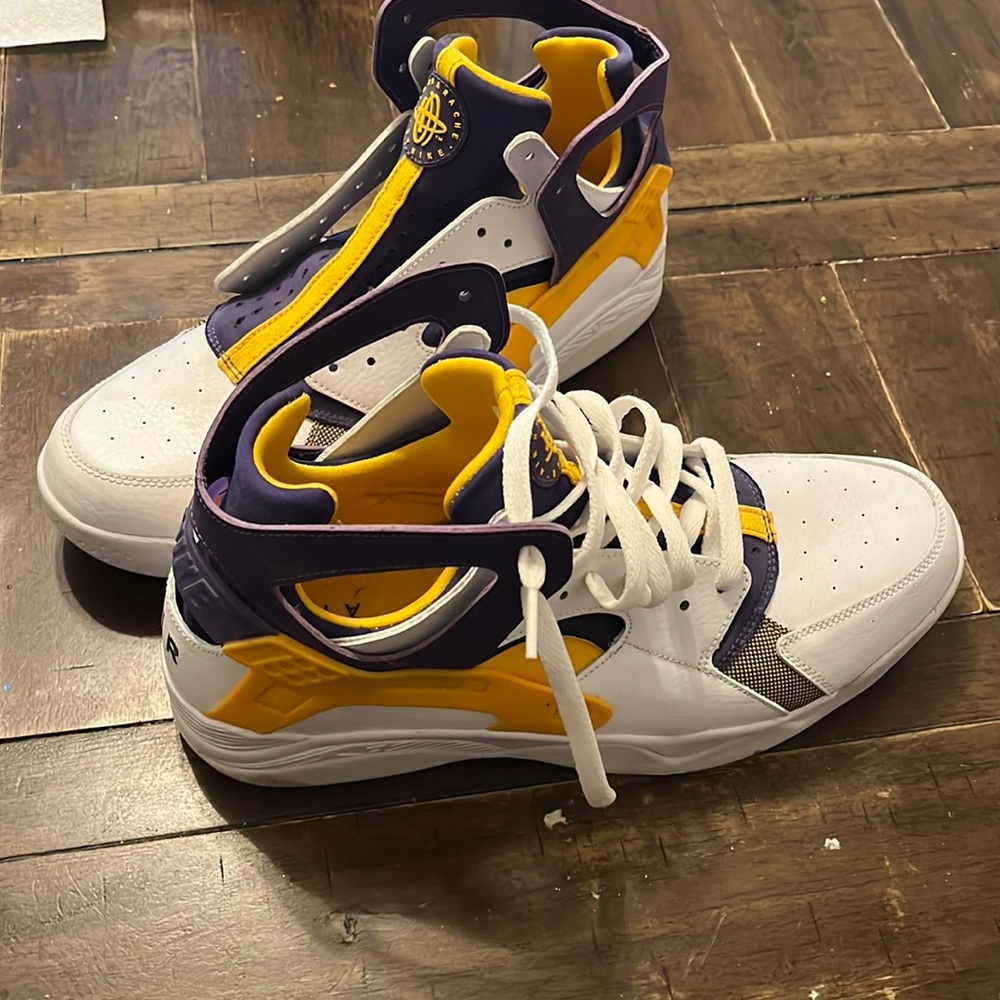 Like new mens Nike air huaraches lakers edition